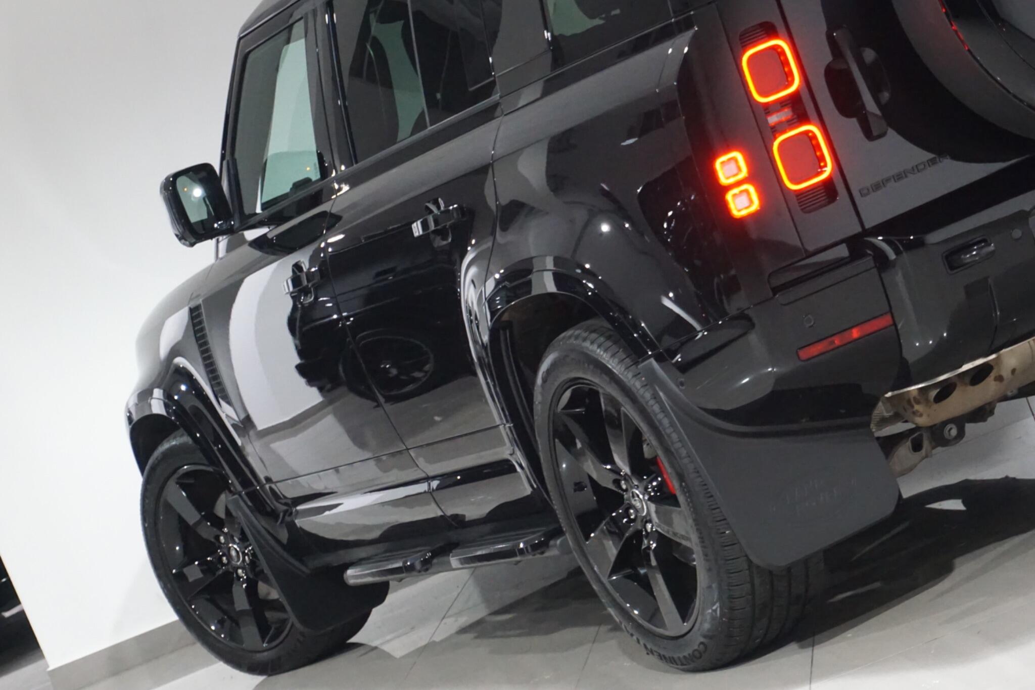 Land Rover Defender 110 3.0 D300 MHEV X-Dynamic HSE SUV 5dr Diesel Auto 4WD Euro 6 (s/s) (300 ps)